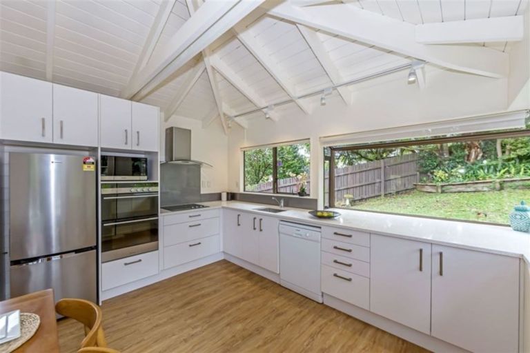Photo of property in 33 John Downs Drive, Browns Bay, Auckland, 0630