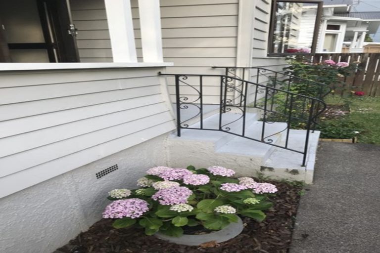 Photo of property in 12 Walmer Road, Point Chevalier, Auckland, 1022