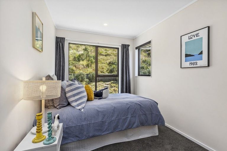 Photo of property in 11 Thatcher Crescent, Crofton Downs, Wellington, 6035