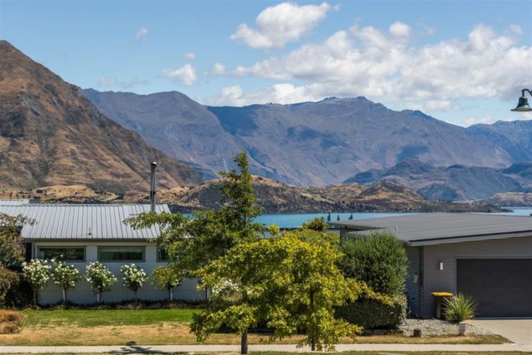 Photo of property in 20 Infinity Drive, Wanaka, 9305