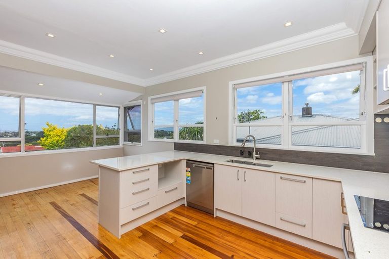 Photo of property in 177 Coronation Road, Hillcrest, Auckland, 0627