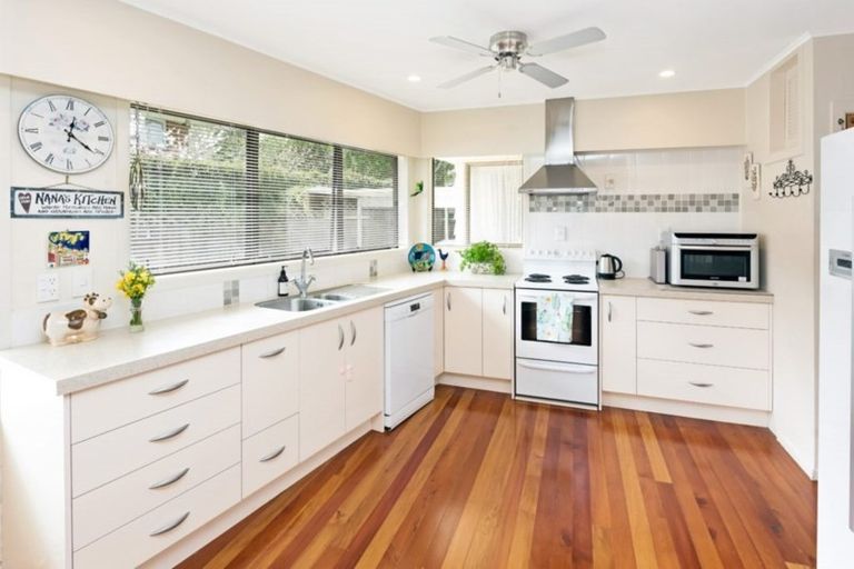 Photo of property in 9 Walpole Avenue, Hillpark, Auckland, 2102