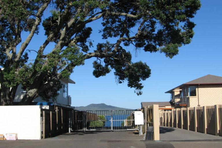 Photo of property in 239 Hurstmere Road, Takapuna, Auckland, 0622