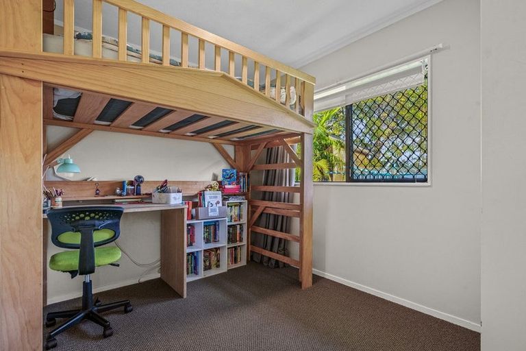 Photo of property in 20 Matisse Drive, West Harbour, Auckland, 0618