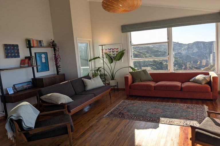 Photo of property in 33 Ranui Crescent, Khandallah, Wellington, 6035