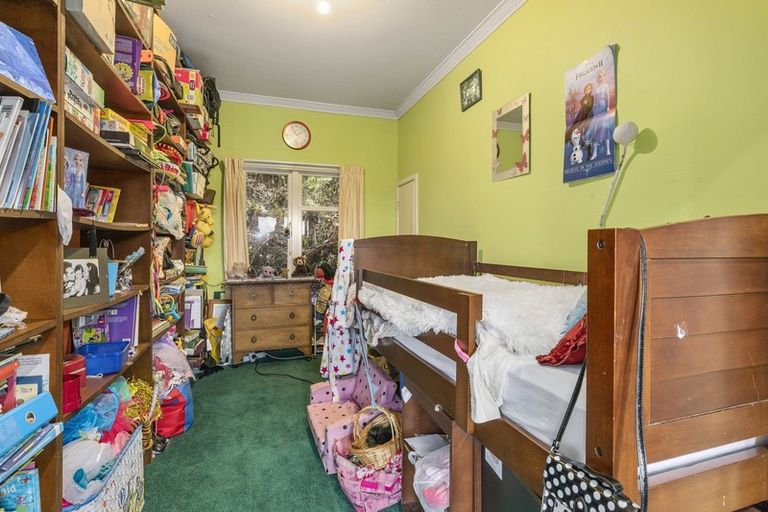 Photo of property in 15 Ferry Road, Days Bay, Lower Hutt, 5013