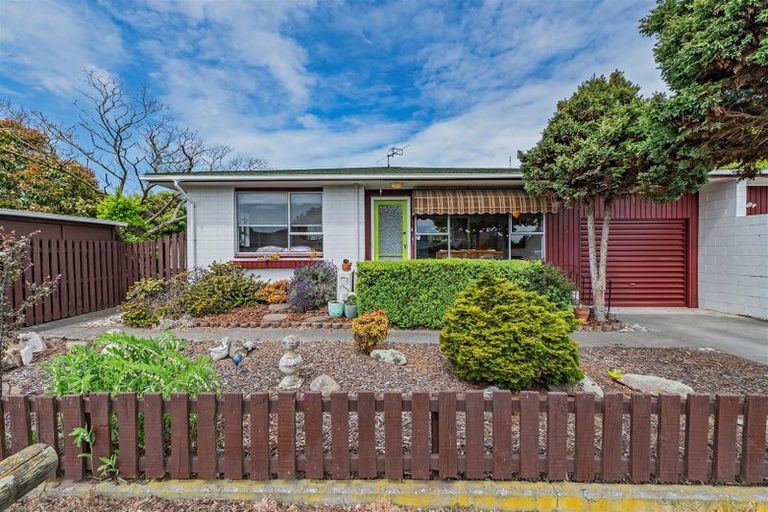 Photo of property in 2/242 Lake Terrace Road, Shirley, Christchurch, 8061