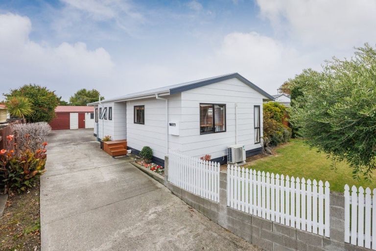 Photo of property in 5 Cargill Grove, Kelvin Grove, Palmerston North, 4414