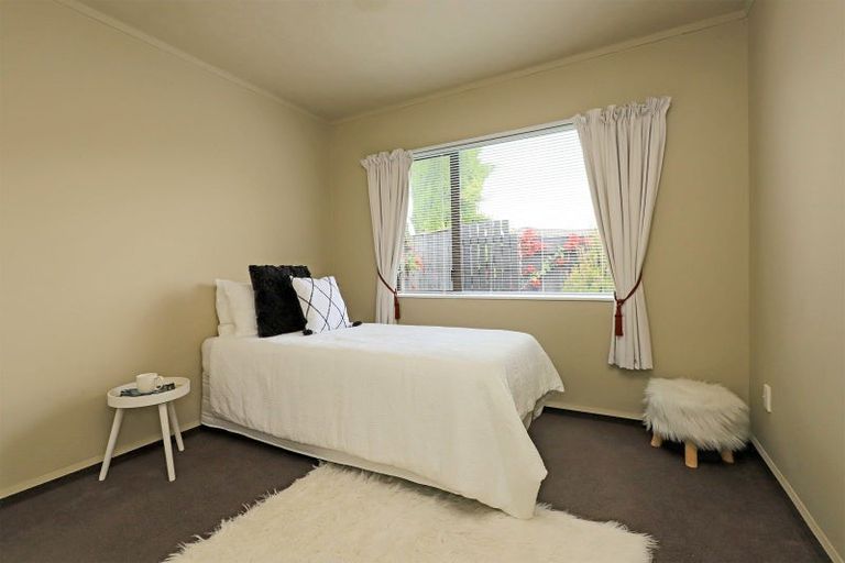 Photo of property in 12 Railey Place, Greenmeadows, Napier, 4112