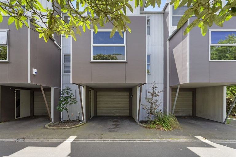 Photo of property in 2/3 Grove Road, Addington, Christchurch, 8024