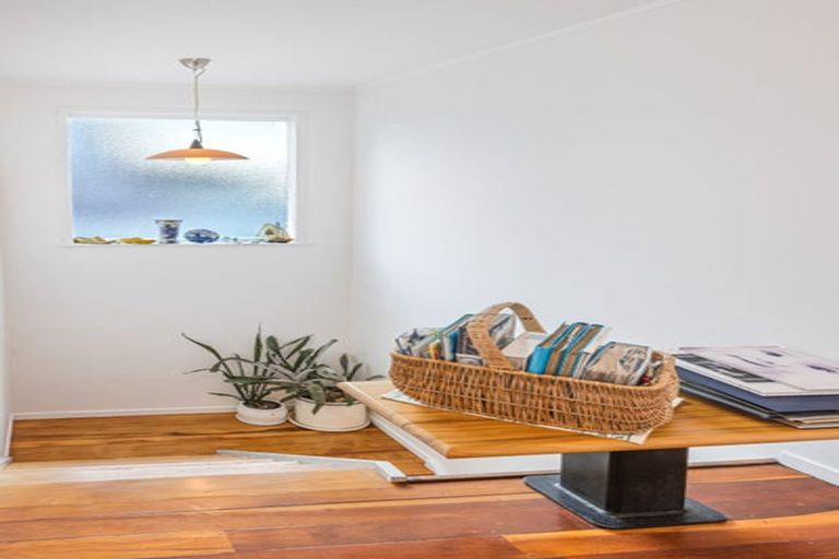 Photo of property in 278 Whangaparaoa Road, Red Beach, 0932
