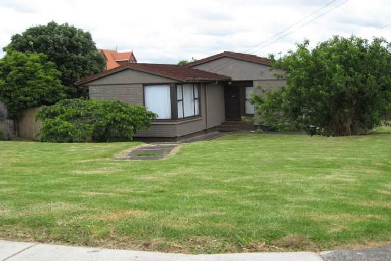 Photo of property in 1 Sullivan Avenue, Mangere Bridge, Auckland, 2022
