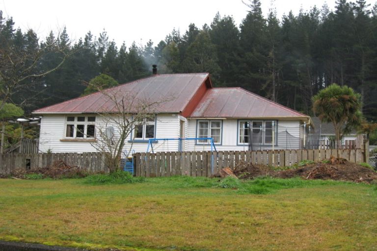 Photo of property in 20 Mawhera Street, Dobson, Greymouth, 7805