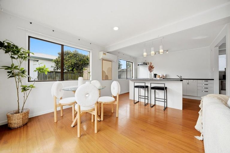 Photo of property in 2/327 Bucklands Beach Road, Bucklands Beach, Auckland, 2012
