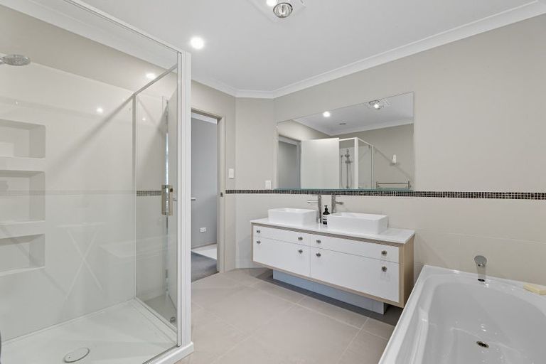 Photo of property in 11 Haden Place, Omokoroa, 3114