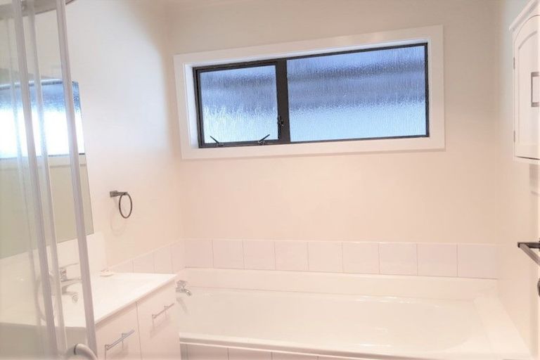 Photo of property in 32b Transom Close, Whitby, Porirua, 5024