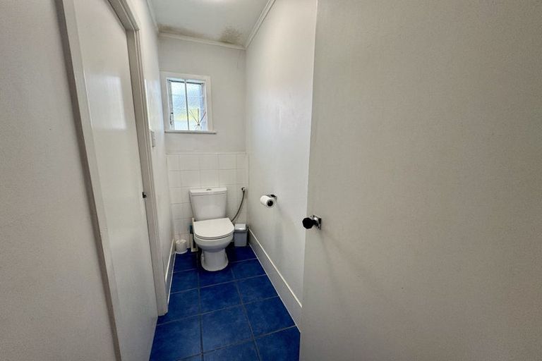 Photo of property in 2 Thomas Rea Place, Te Atatu South, Auckland, 0610