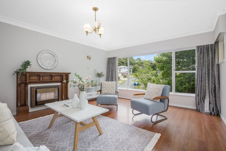 Photo of property in 5 Fyvie Avenue, Tawa, Wellington, 5028