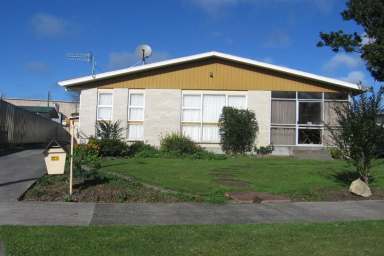 Photo of property in 38 Geraldine Crescent, Cloverlea, Palmerston North, 4412