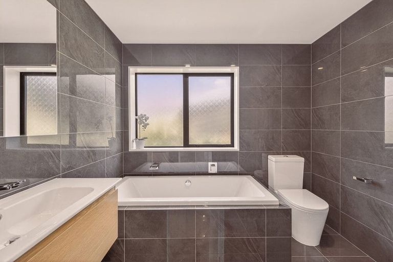 Photo of property in 3 The Terrace, Mount Pleasant, Christchurch, 8081