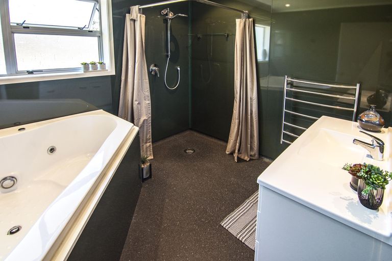 Photo of property in 8a Tararua Street, Masterton, 5810