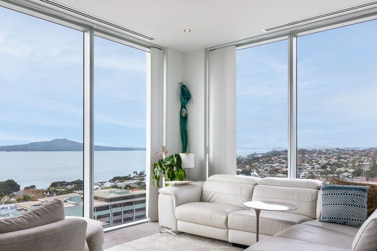 Photo of property in Sentinel Apartments, 1402/3 Northcroft Street, Takapuna, Auckland, 0622