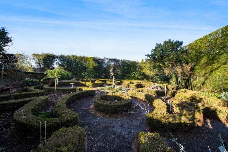 Photo of property in 48 Kairau Road West, Sentry Hill, New Plymouth, 4373