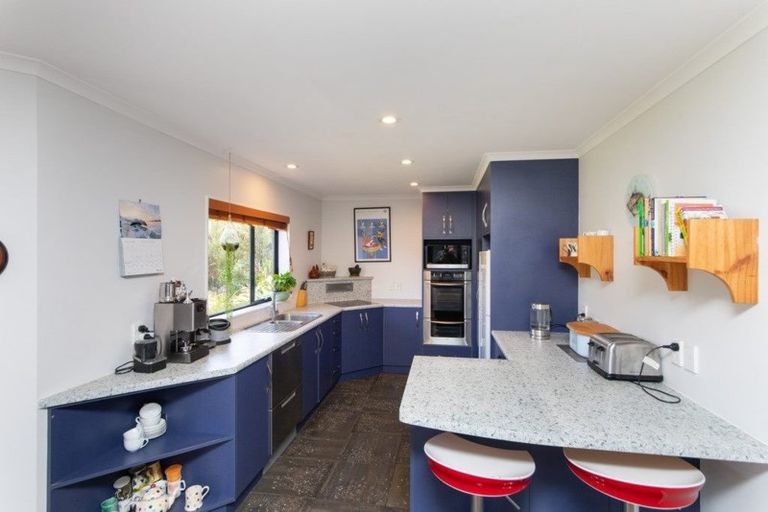 Photo of property in 57 Waicola Drive, Fitzherbert, Palmerston North, 4471