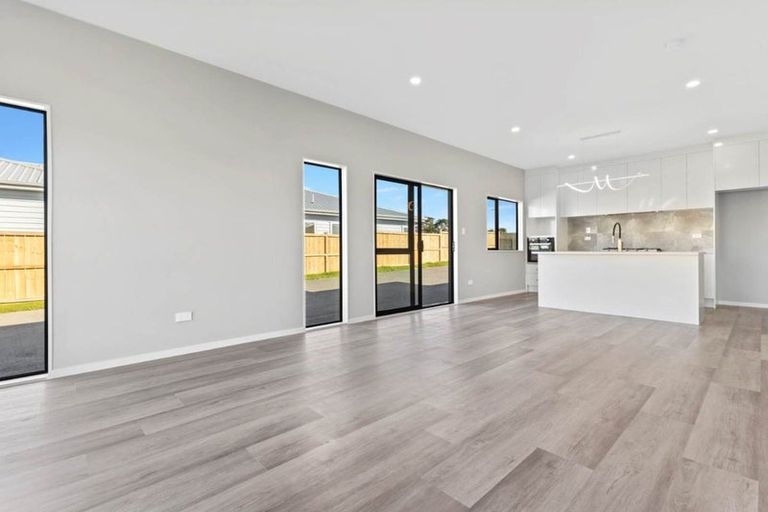 Photo of property in 111 Mutetai Road, Clarks Beach, 2122