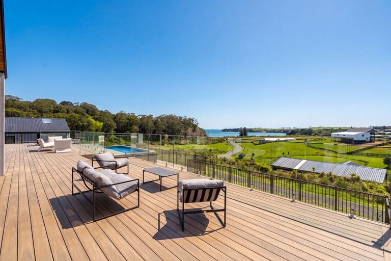 Photo of property in 10 Taha Puke Road, Okura Bush, Silverdale, 0794