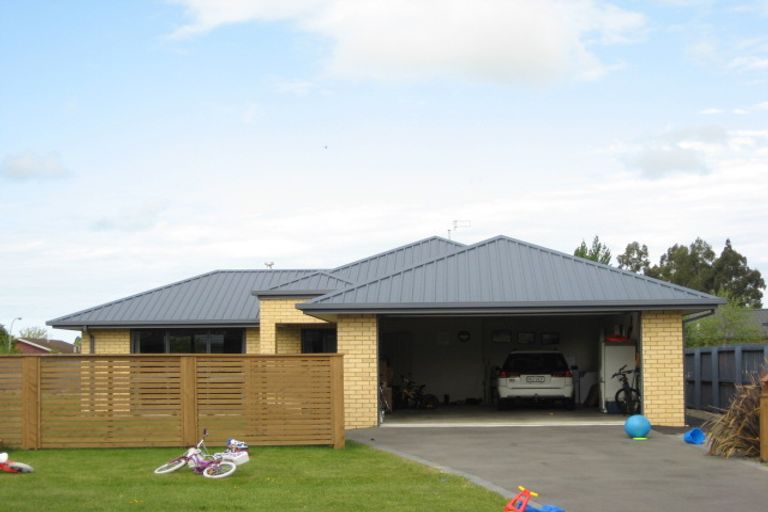 Photo of property in 30 Hawkins Place, Rangiora, 7400