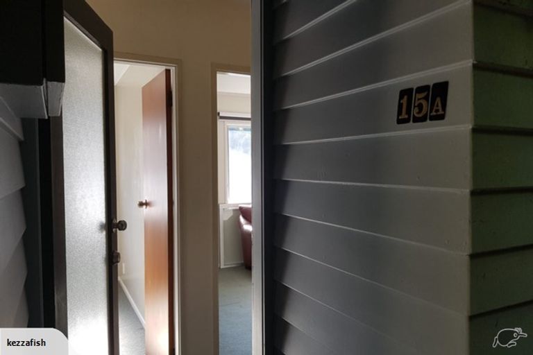 Photo of property in 1/15 Wakely Road, Newlands, Wellington, 6037