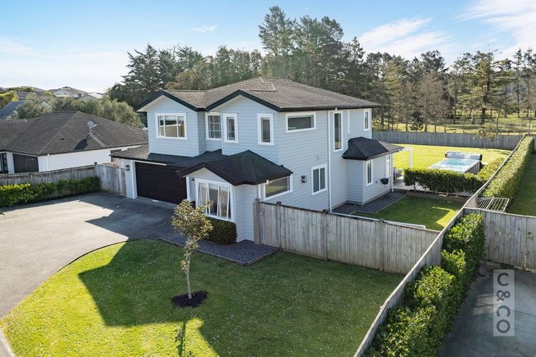 Photo of property in 11 Kahika Grove, Huapai, Kumeu, 0810