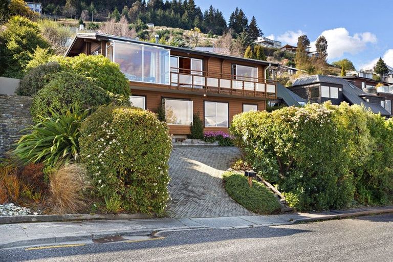 Photo of property in 20 Earnslaw Terrace, Queenstown, 9300