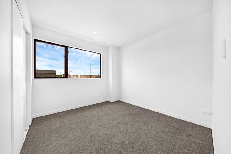 Photo of property in 49 Maungakaraka Road, Karaka, 2580