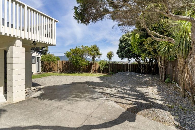 Photo of property in 67 Queens Road, Waikanae Beach, Waikanae, 5036