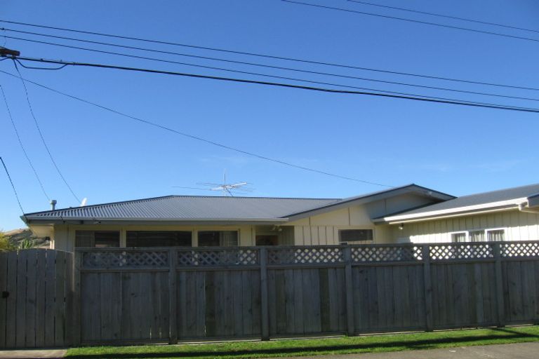 Photo of property in 10 Jane Grove, Paparangi, Wellington, 6037