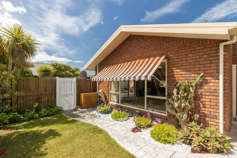 Photo of property in 6 Orlando Crescent, Waimairi Beach, Christchurch, 8083