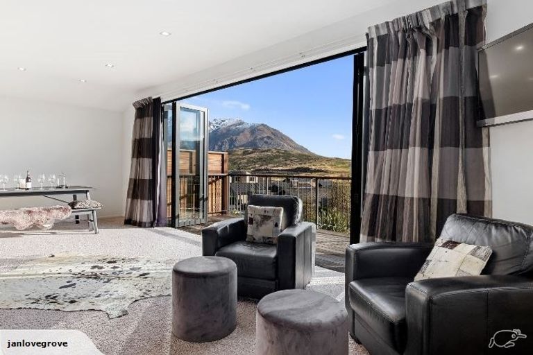 Photo of property in 31 Rannoch Drive, Jacks Point, Queenstown, 9371