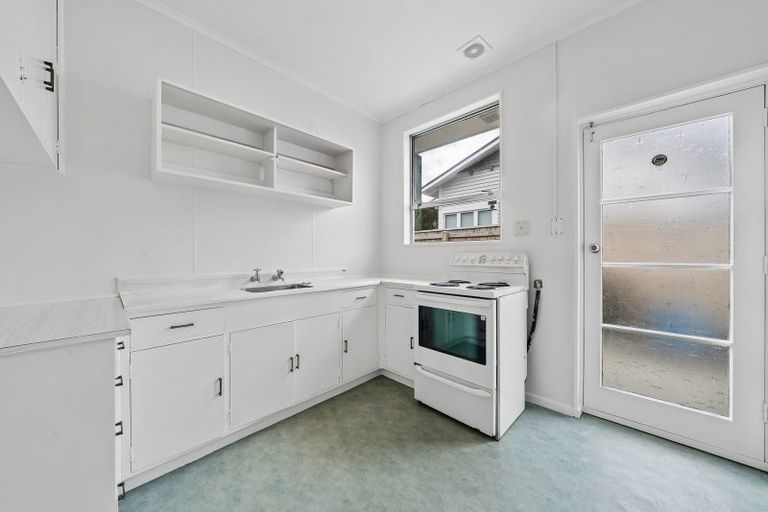 Photo of property in 2/4 Rodney Street, Waiwhetu, Lower Hutt, 5010