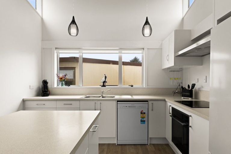 Photo of property in 106 Avondale Road, Taradale, Napier, 4112