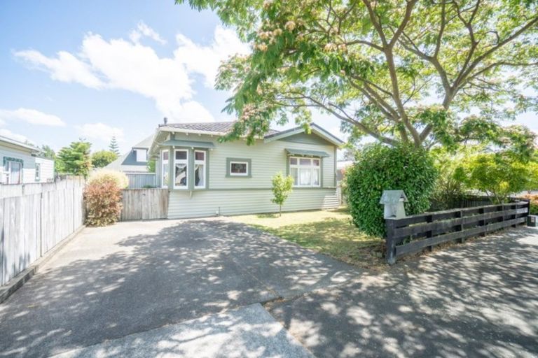Photo of property in 40 Kingswood Street, Takaro, Palmerston North, 4412