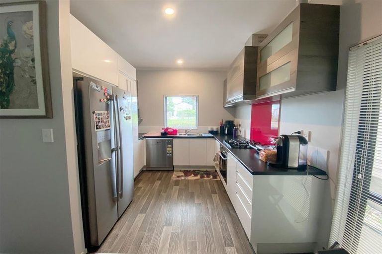 Photo of property in 32 Tutuwhatu Crescent, Weymouth, Auckland, 2103