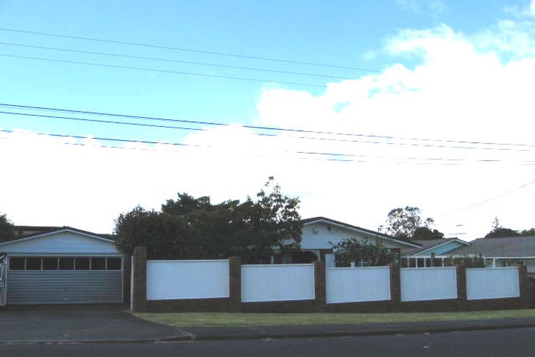 Photo of property in 2/94 East Coast Road, Milford, Auckland, 0620