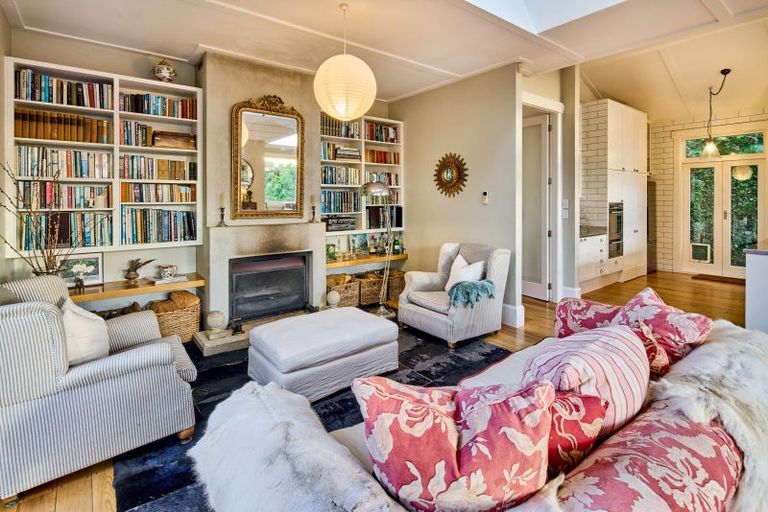 Photo of property in 18 Harbour View Road, Northland, Wellington, 6012