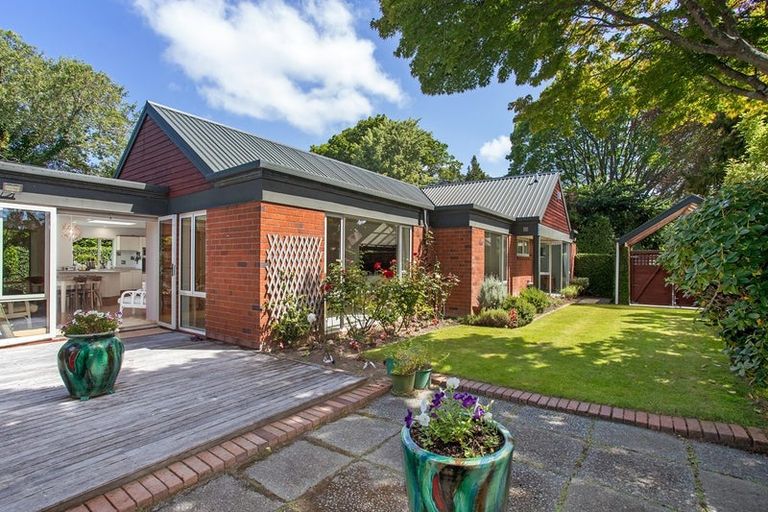Photo of property in 2/32a Bryndwr Road, Fendalton, Christchurch, 8052