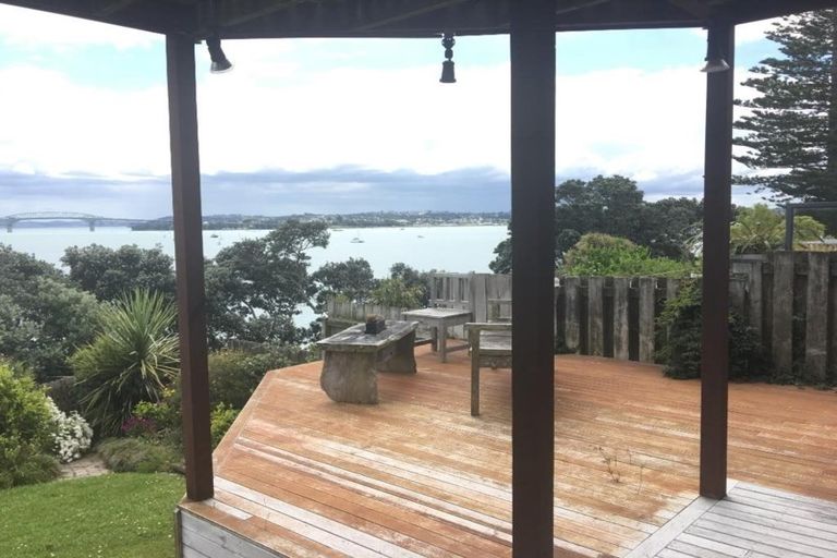 Photo of property in 106a Stanley Point Road, Stanley Point, Auckland, 0624