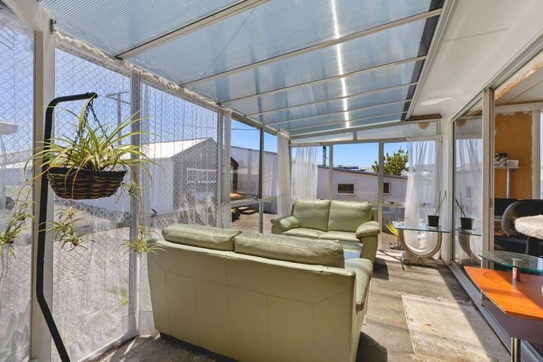 Photo of property in 9 Roy Terrace, Moturoa, New Plymouth, 4310