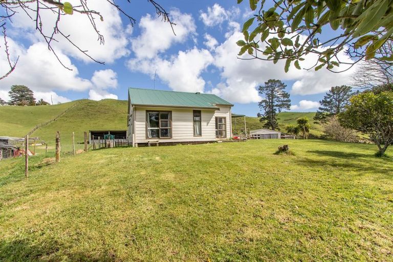 Photo of property in 1959 Tarata Road, Tarata, Inglewood, 4387