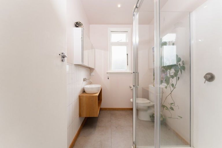 Photo of property in 92 Hargest Crescent, Saint Clair, Dunedin, 9012